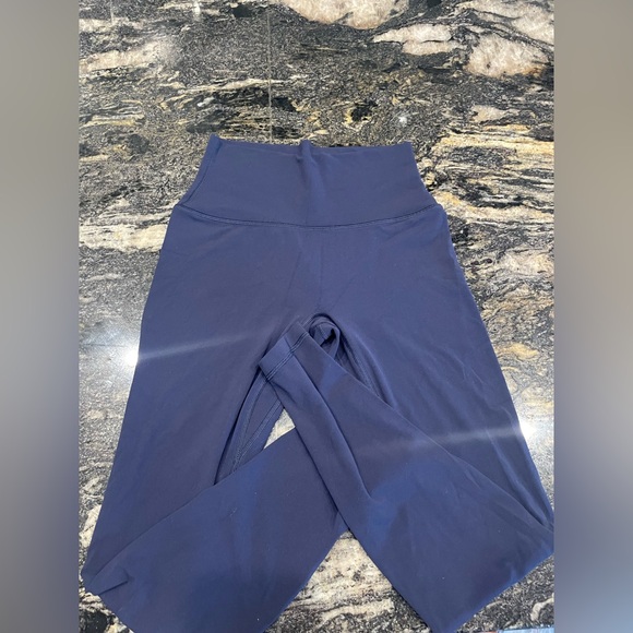 Aritzia Golden Butter Cheeky Infinite High-Rise Legging, M - Picture 3 of 4